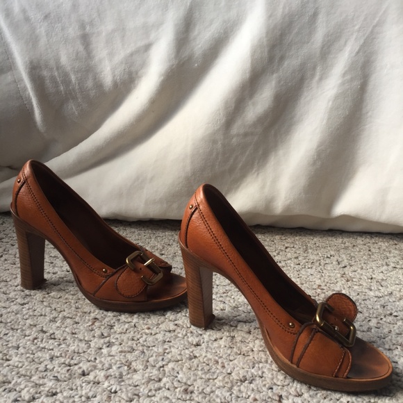 ⬇️$🎊Authentic Chloe Leather Buckle Heels Size 38 - Picture 5 of 8